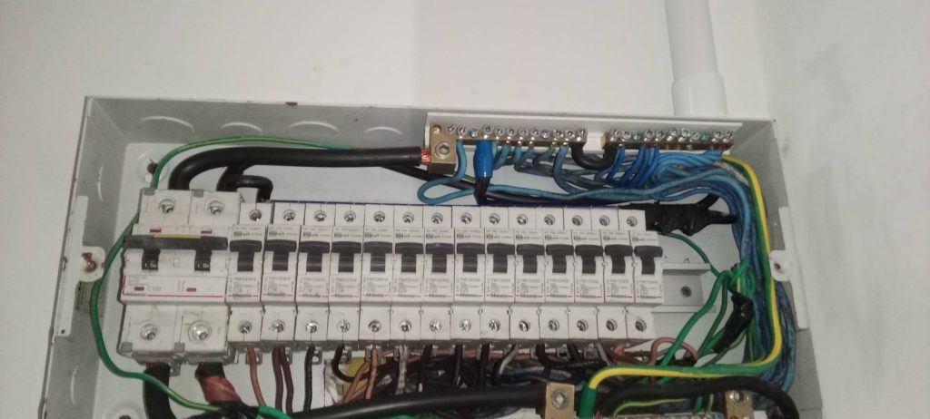 เบรกเกอร์