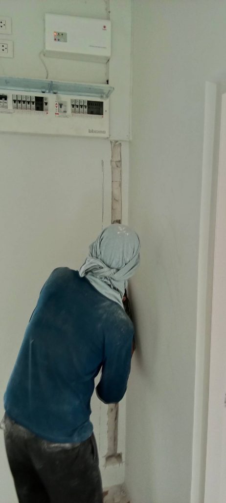 กรีดปูนฝังสายไฟ