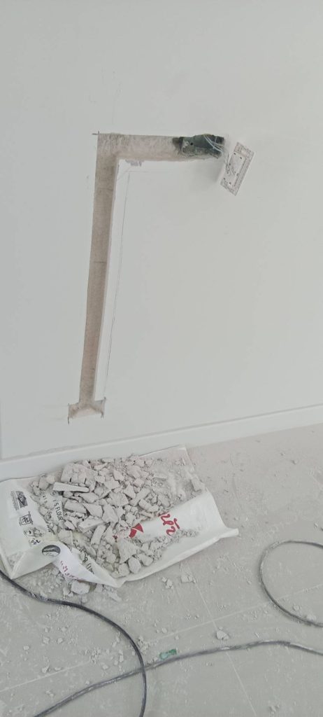 กรีดปูนฝังสายไฟ