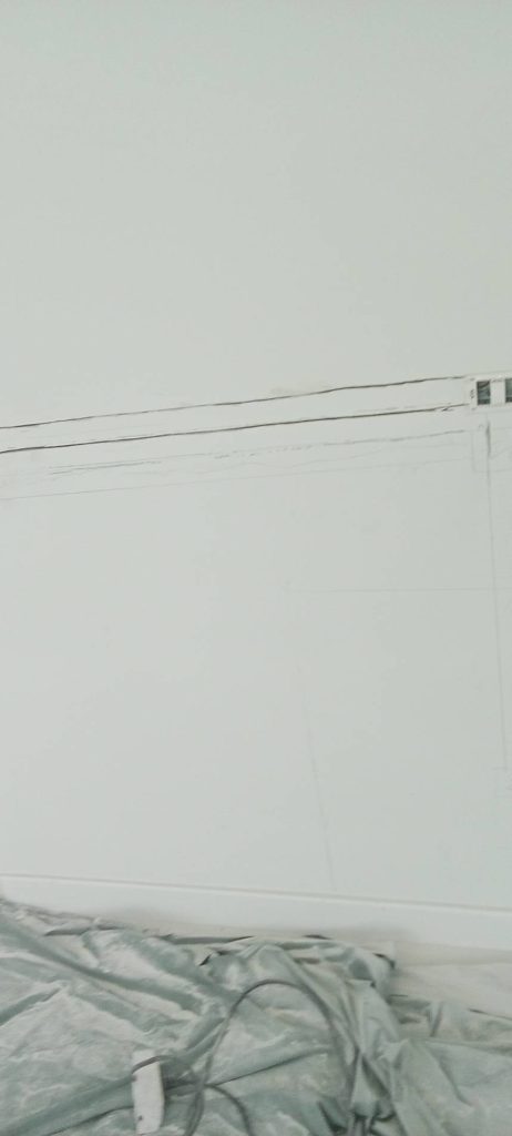 กรีดปูนฝังสายไฟ