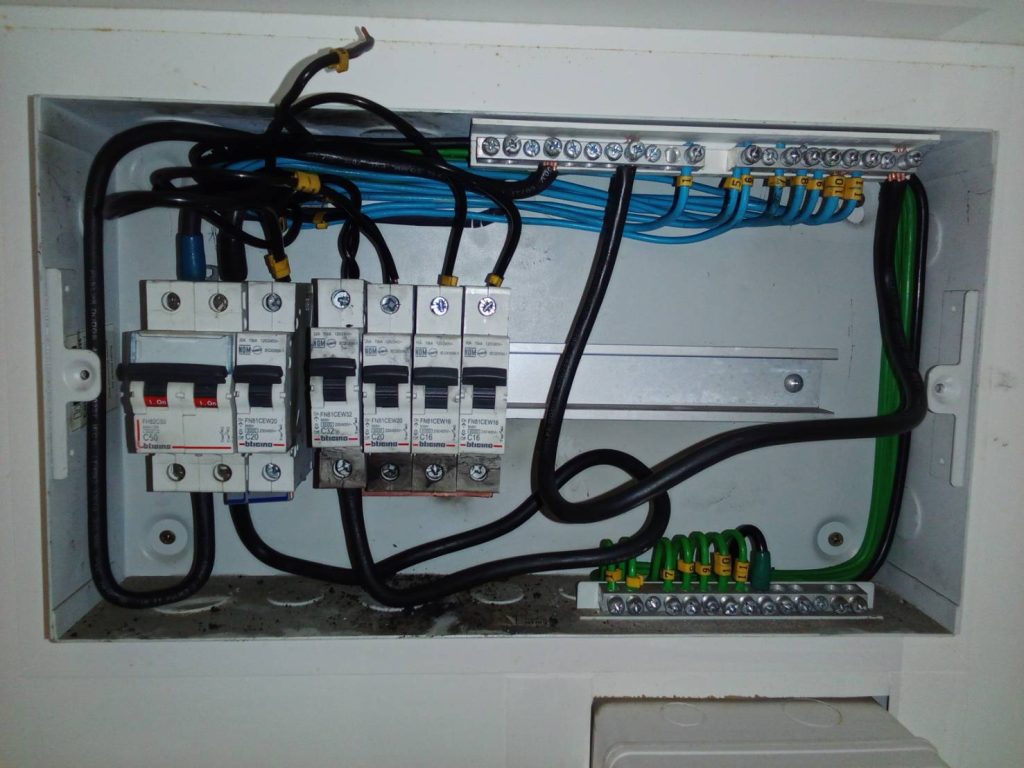 เบรกเกอร์มีรอยช็อตไหม้