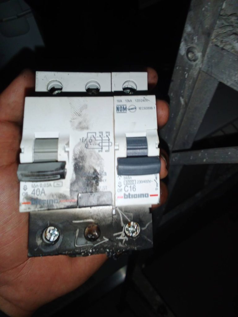 เบรกเกอร์ช็อตไหม้