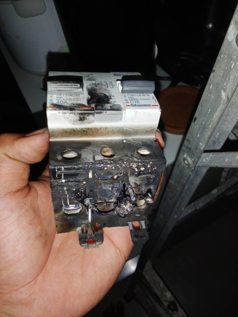 เบรกเกอร์ช็อตไหม้