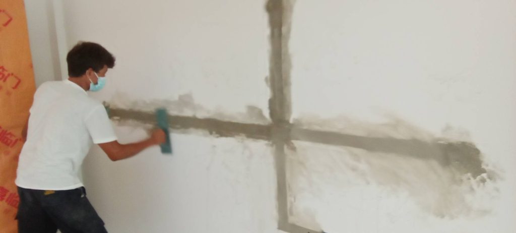 กรีดผนังฝังสายไฟ