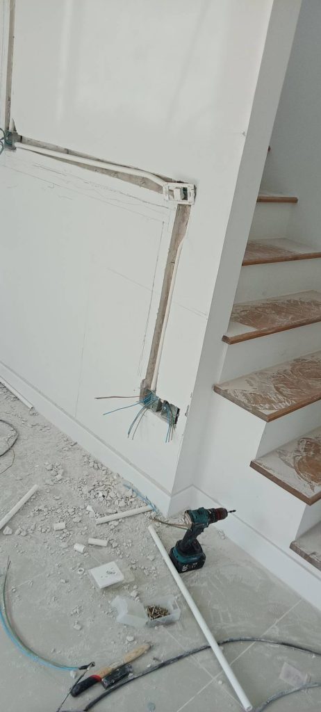 งานฝังท่อสายไฟ