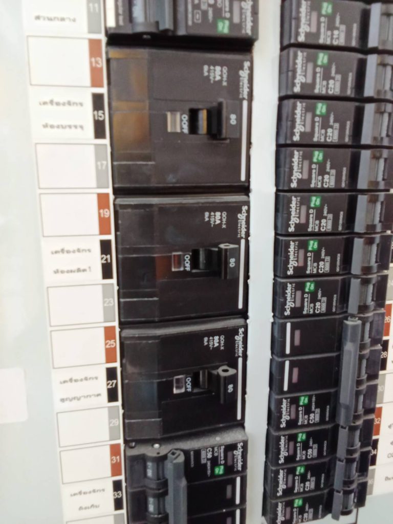 เบรกเกอร์