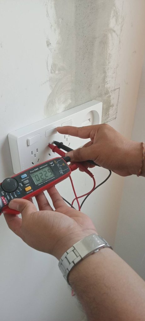 เช็กปลั๊กไฟ