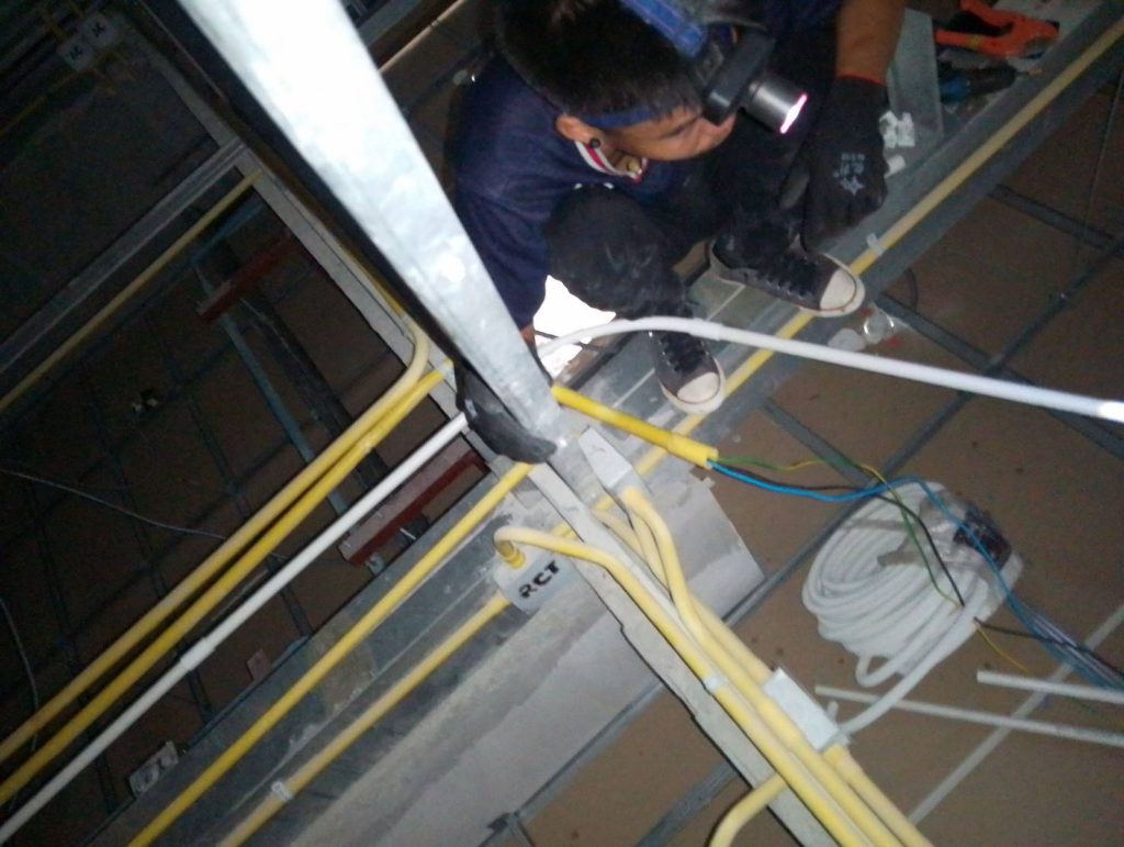 เดินท่อร้อยสาย