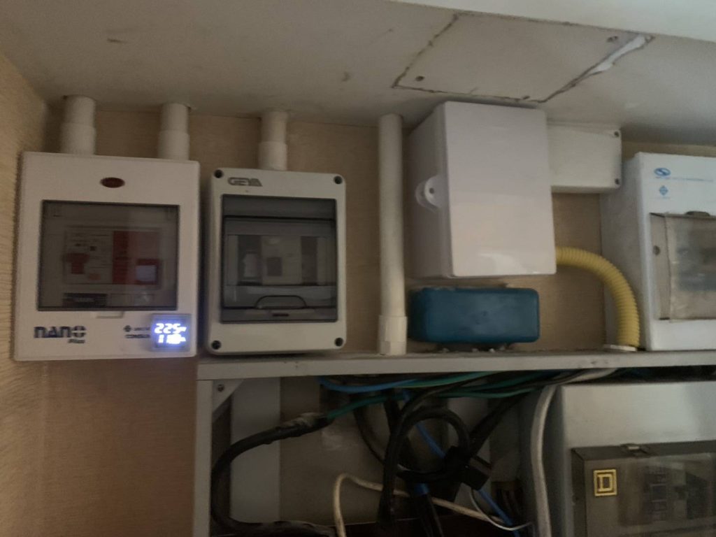 แผงควบคุมไฟฟ้า