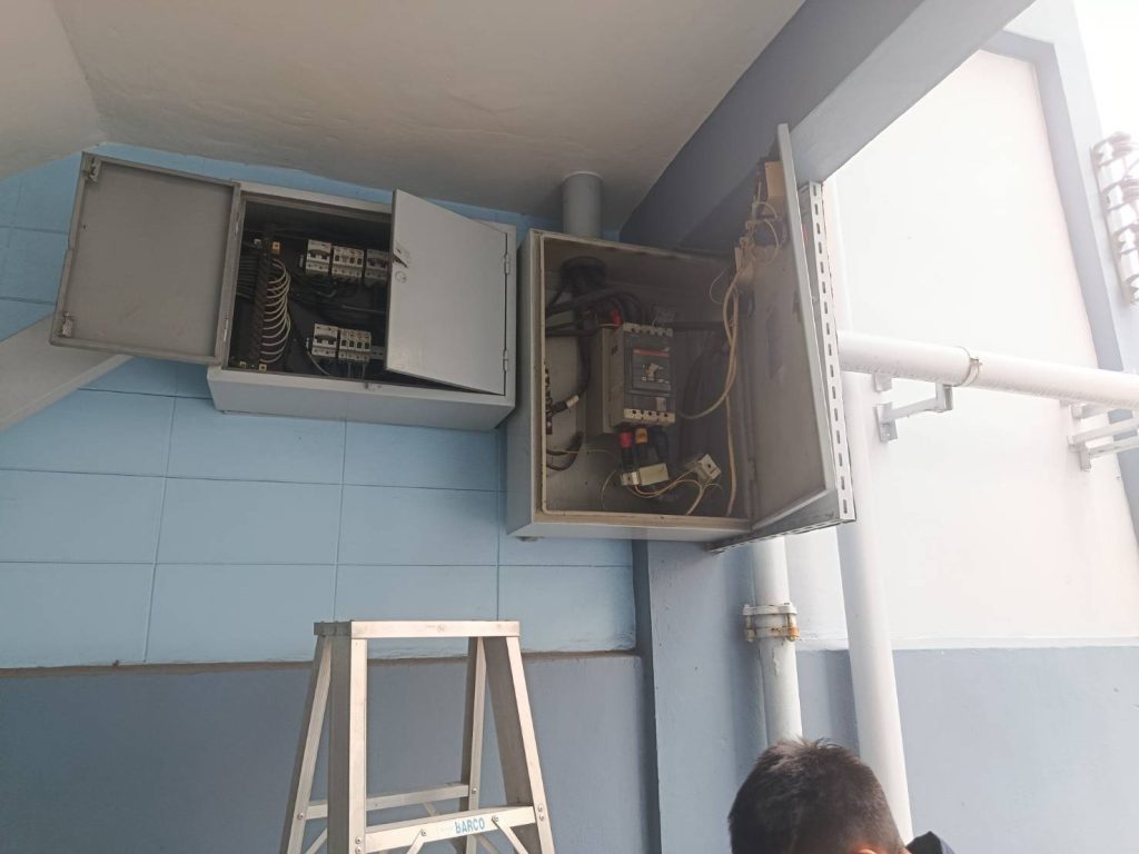 เมนเบรกเกอร์