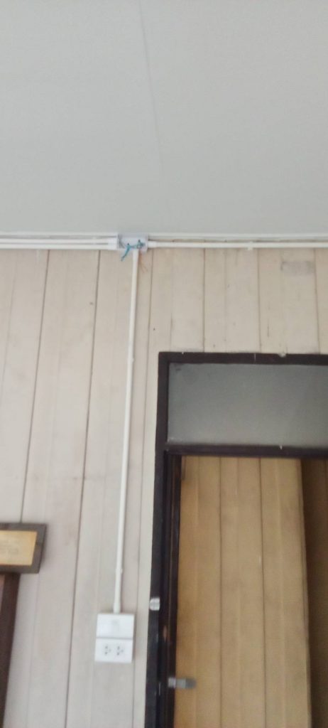 งานเดินท่อร้อยสายติดตั้งปลั๊ก