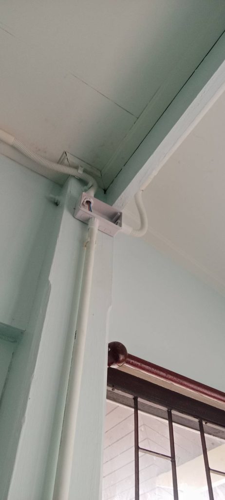 แนวท่อและกล่องพักสายไฟ