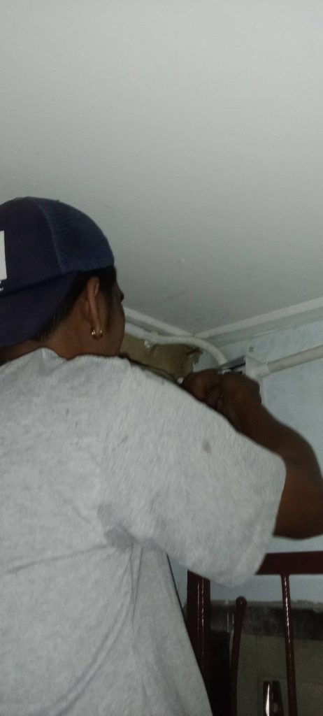 เช็กสายไฟในกล่องพักสายไฟ