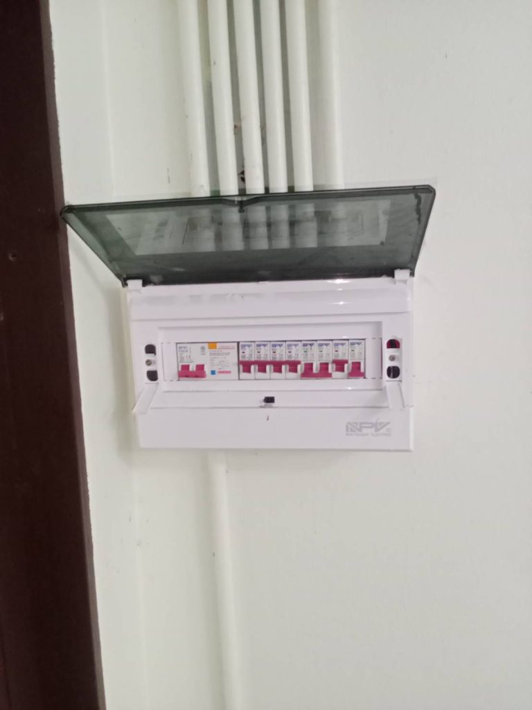 ตู้คอนซูมเมอร์