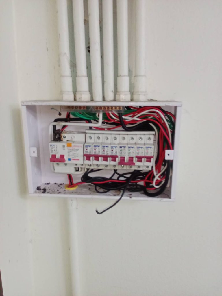 เมนเบรกเกอร์ช็อตไหม้