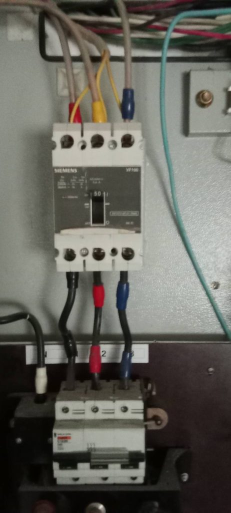 เมนเบรกเกอร์