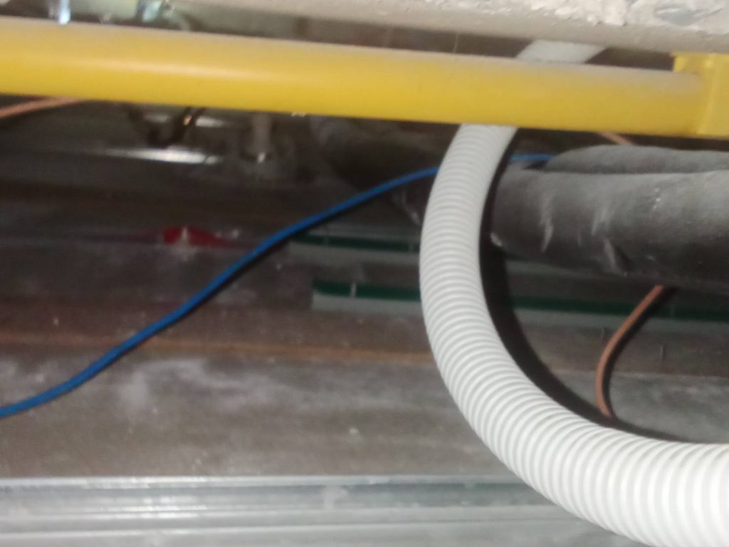 แนวสายไฟบนฝ้า