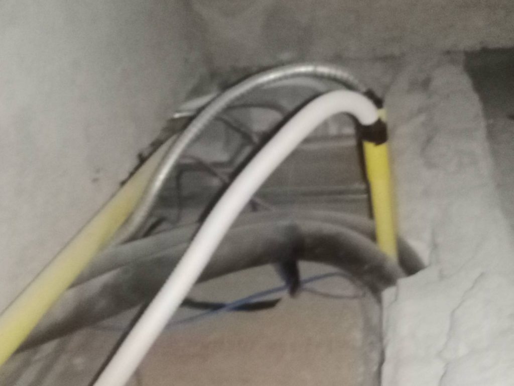 แนวสายไฟบนฝ้า