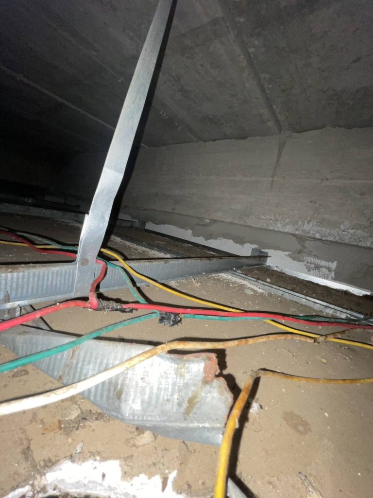 แนวสายไฟบนฝ้า