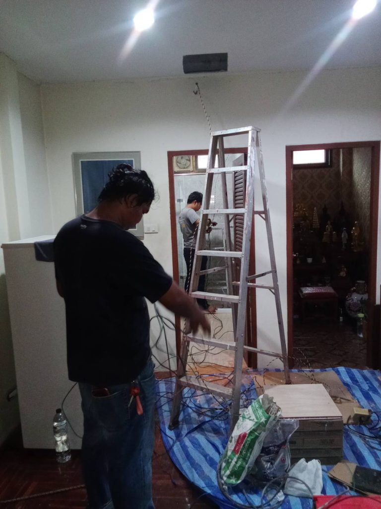 เปิดฝ้าเดินสายไฟ