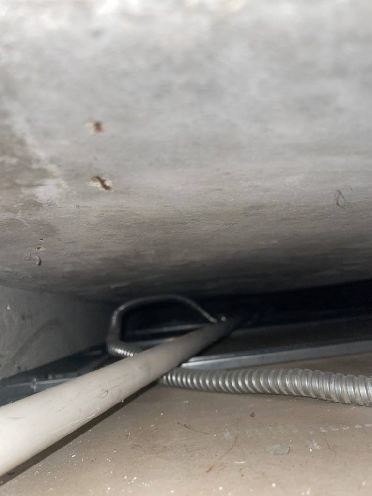 แนวสายไฟบนฝ้า