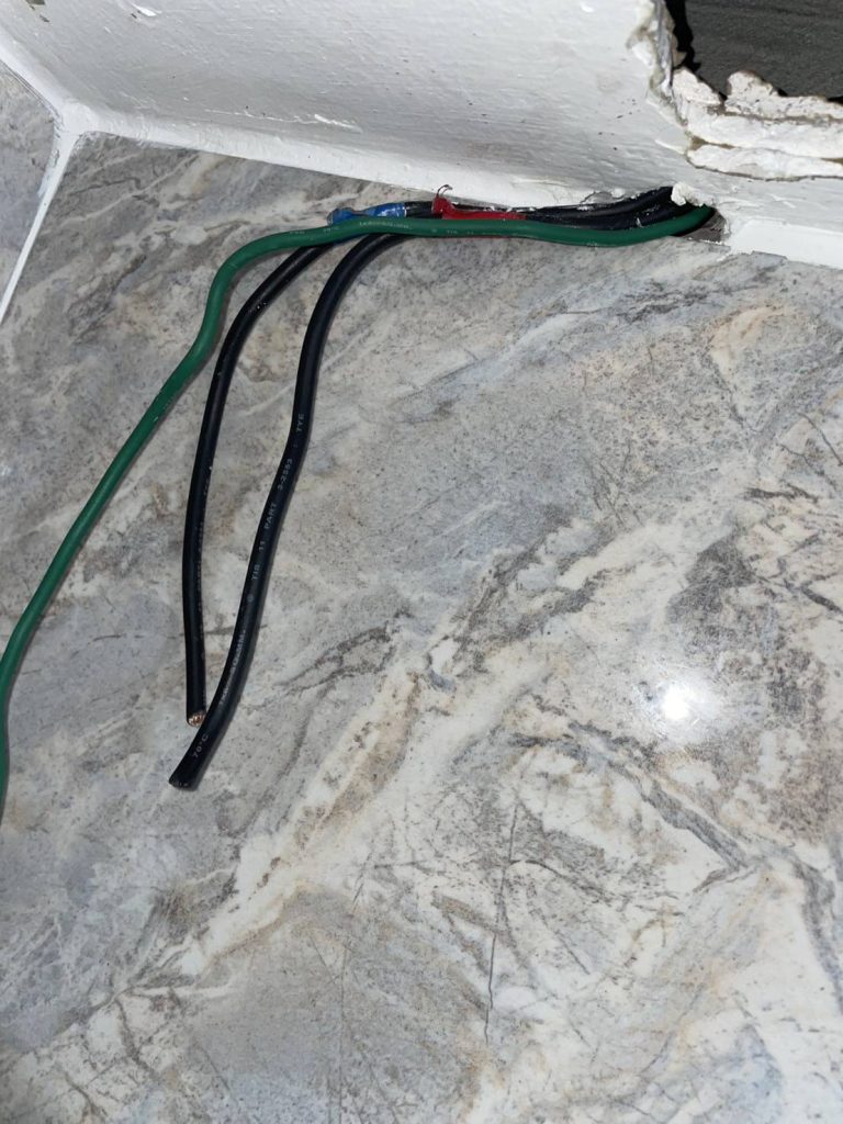 เดินสายไฟรอติดตั้ง