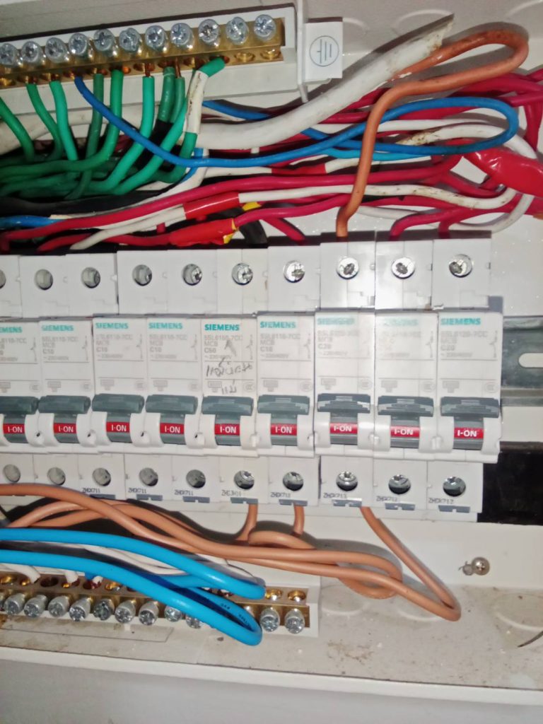 เบรกเกอร์ลูกย่อยในตู้คอนซูมเมอร์