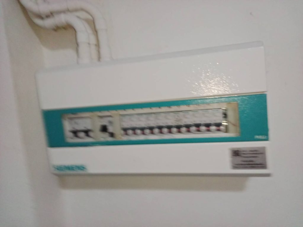 ตู้คอนซูมเมอร์