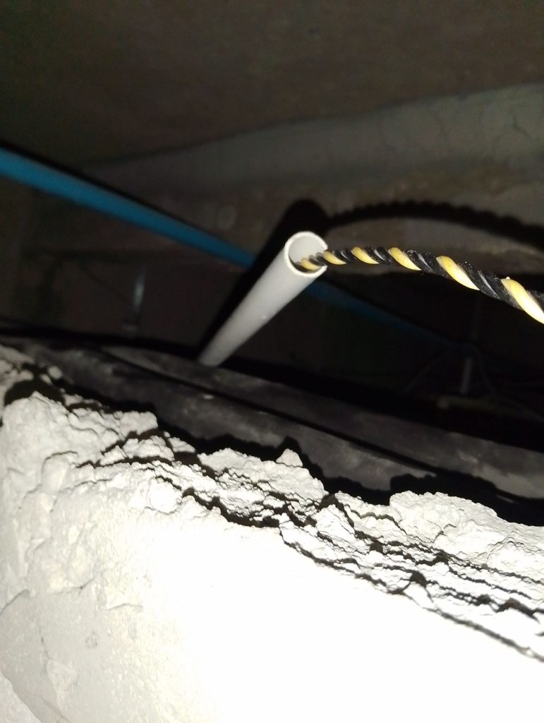 แนวท่อสายไฟบนฝ้า