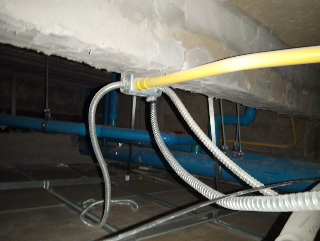 แนวท่อสายไฟบนฝ้า