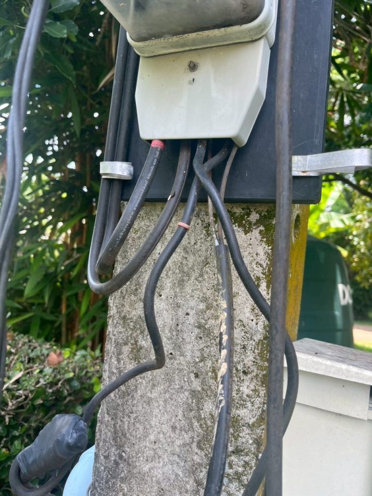 สายเมนเข้ามิเตอร์ไฟฟ้า