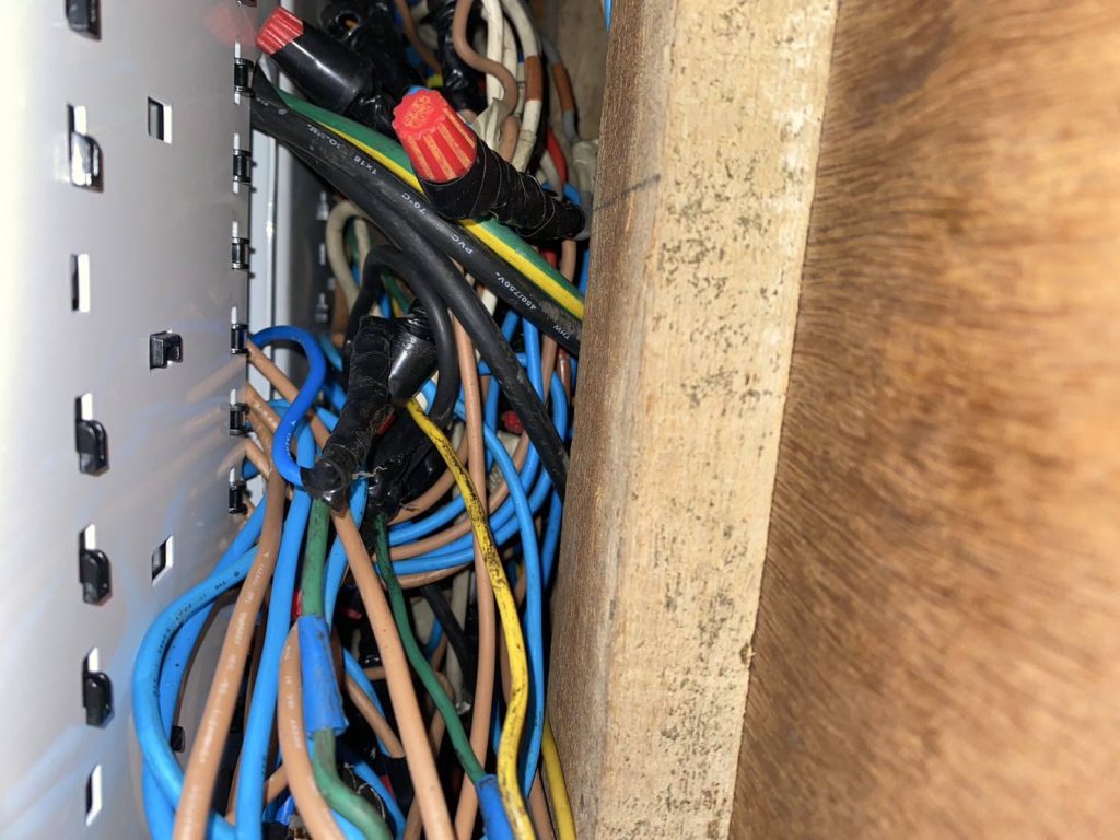 การต่อสายโดยใช้wire nut