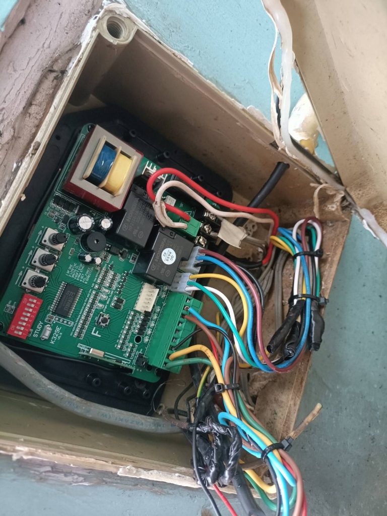 แผงวงจรมอเตอร์ประตูรีโมท