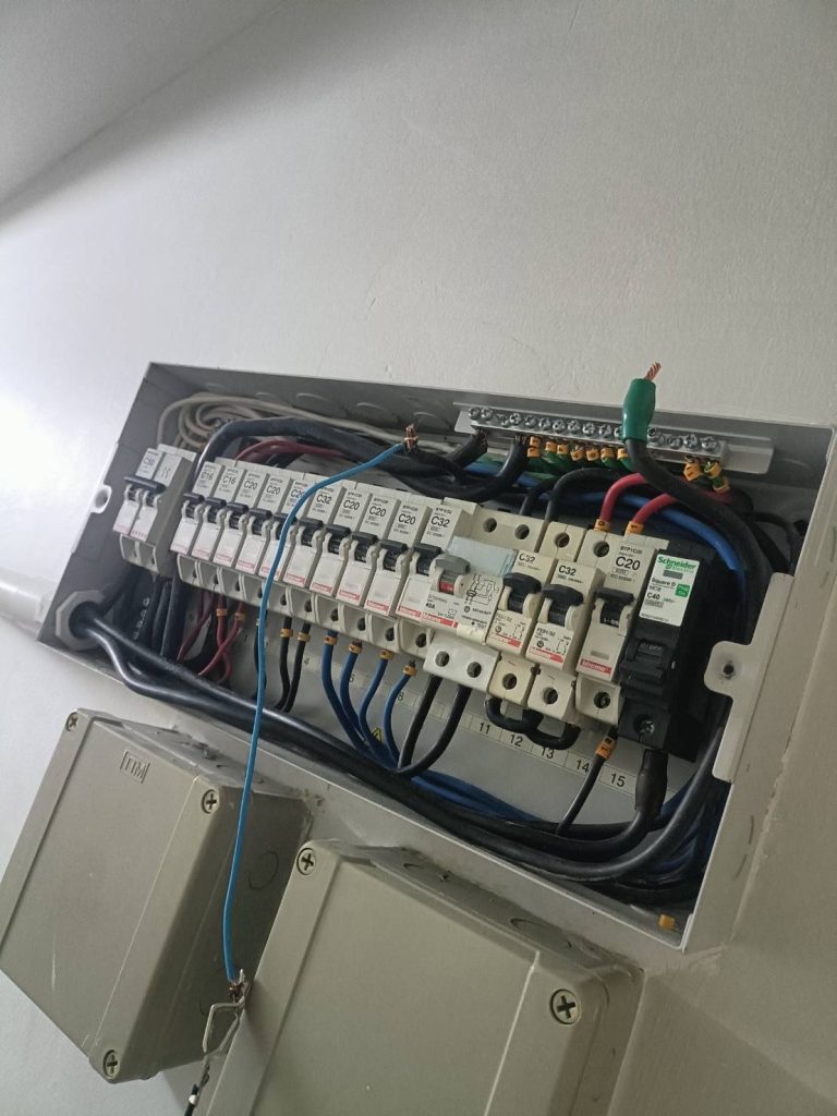 เซอร์กิตเบรกเกอร์