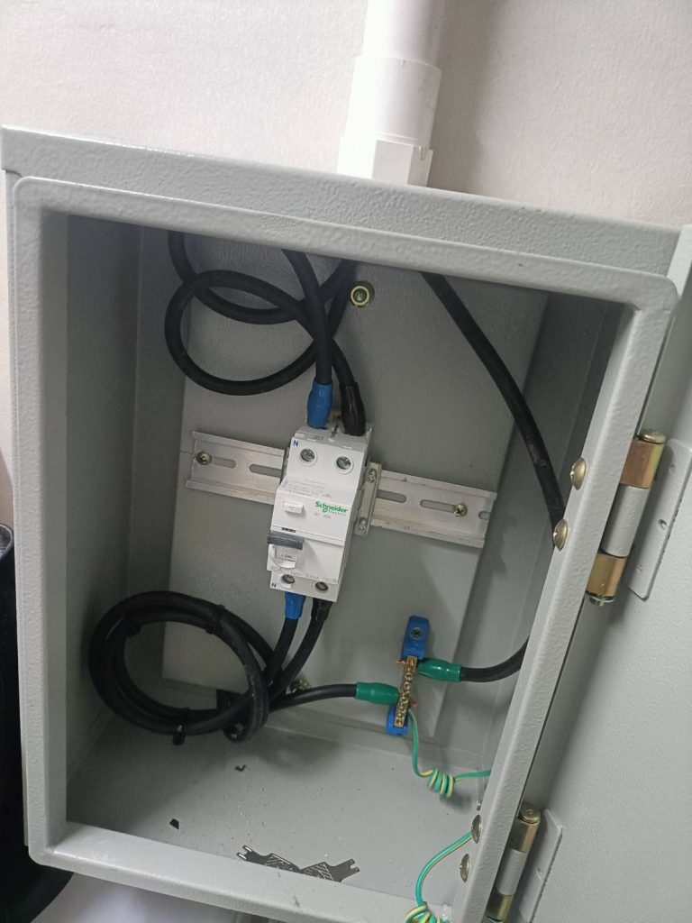 เบรกเกอร์