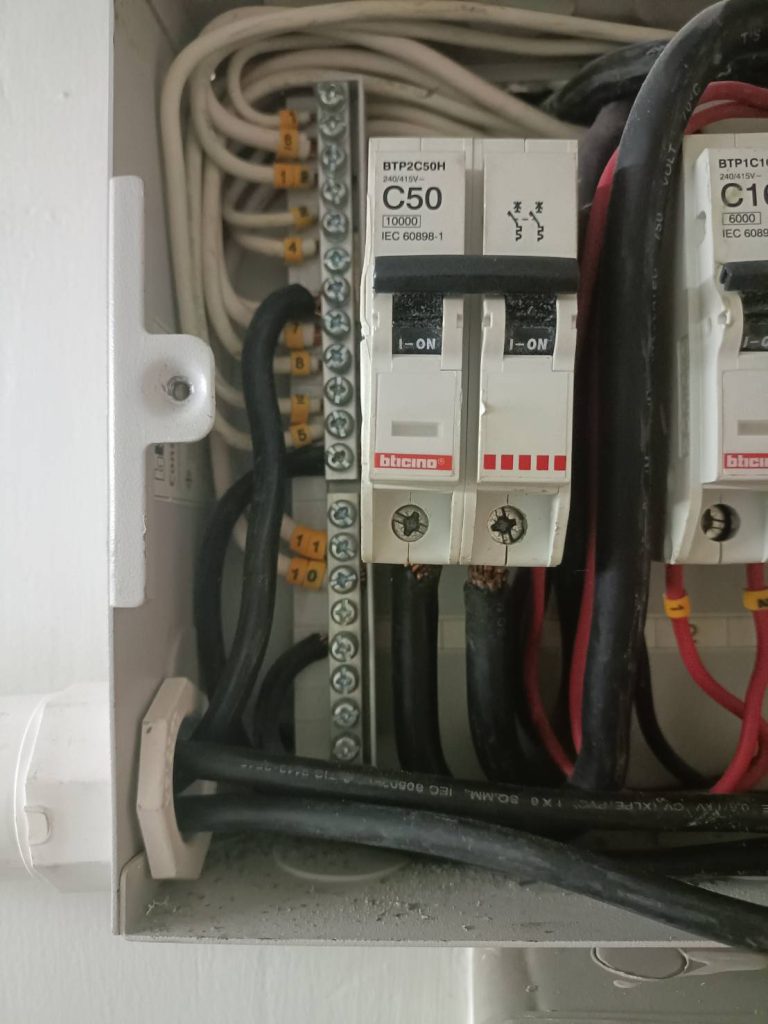 เบรกเกอร์