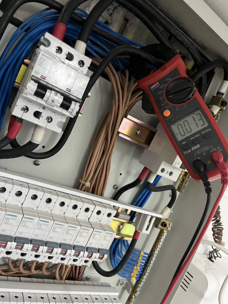 วัดไฟตู้โหลด