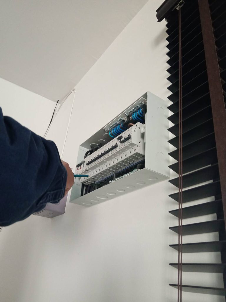 ตู้คอนซูมเมอร์