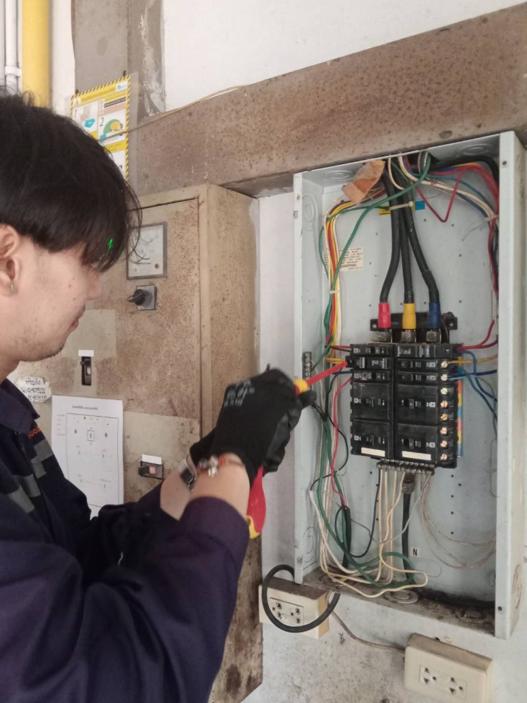 ตรวจเช็กตู้ไฟ