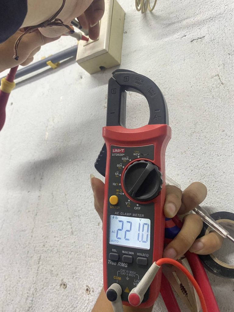 เช็กปลั๊กไฟ