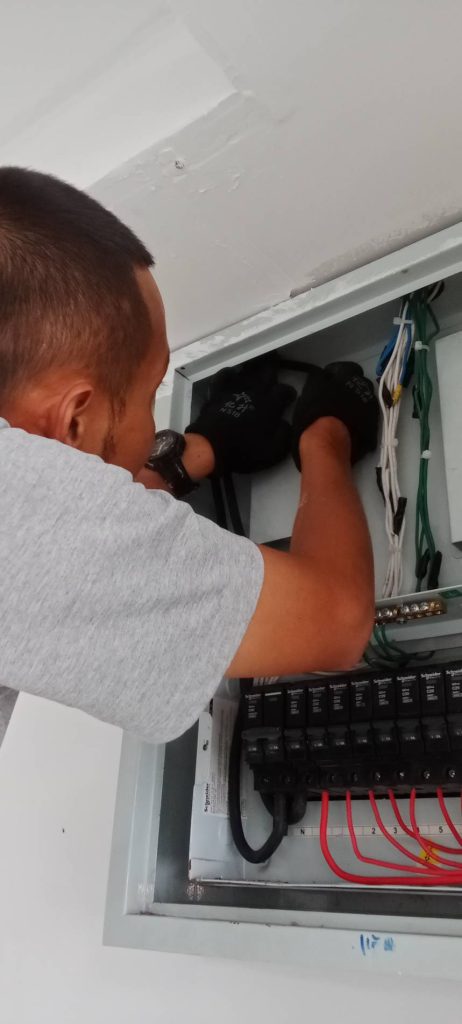 เดินสายไฟเข้าตู้โหลด