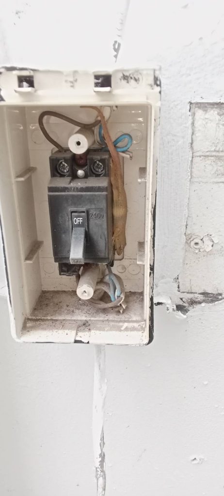 เบรกเกอร์