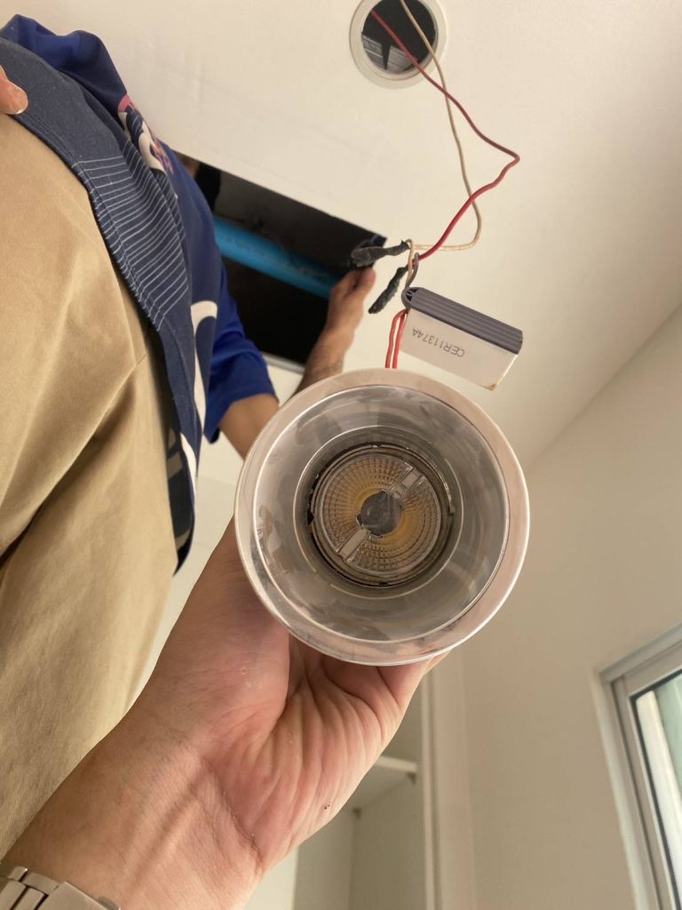 เช็กโคมไฟ