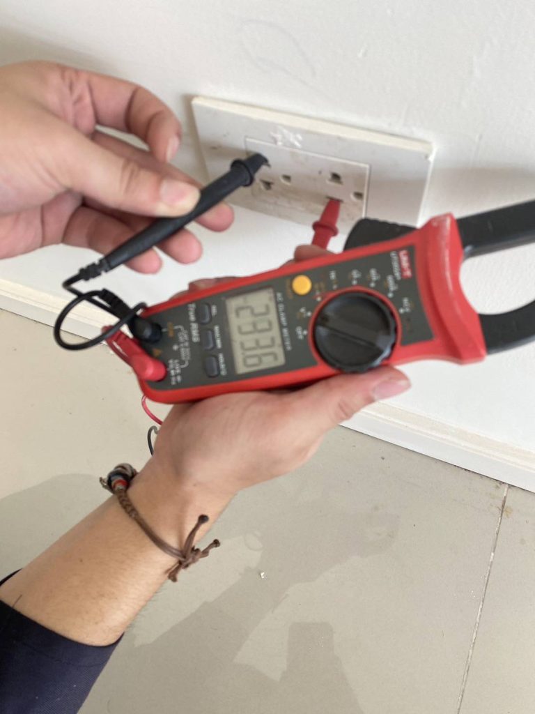 เช็กปลั๊กไฟ