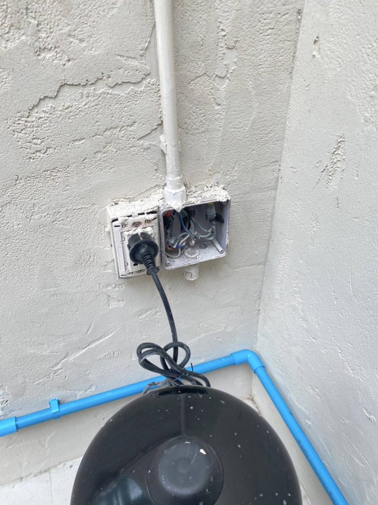 ปลั๊กไฟและกล่องพักสาย