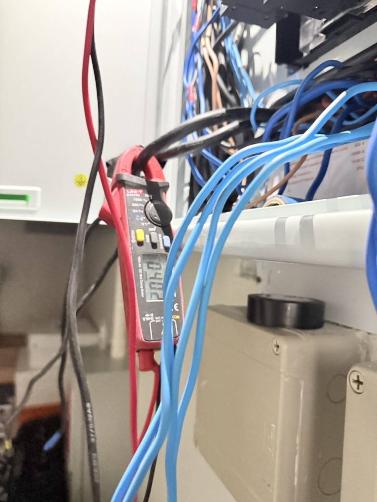 วัดไฟตู้โหลดเซ็นเตอร์