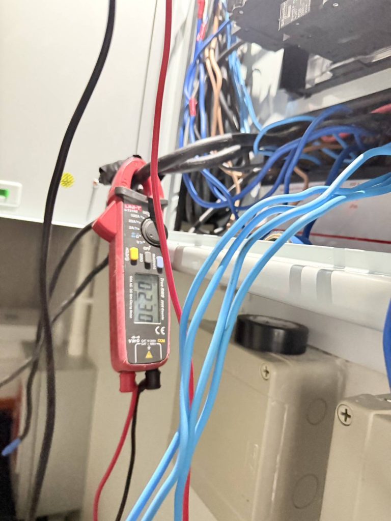 วัดไฟตู้โหลดเซ็นเตอร์