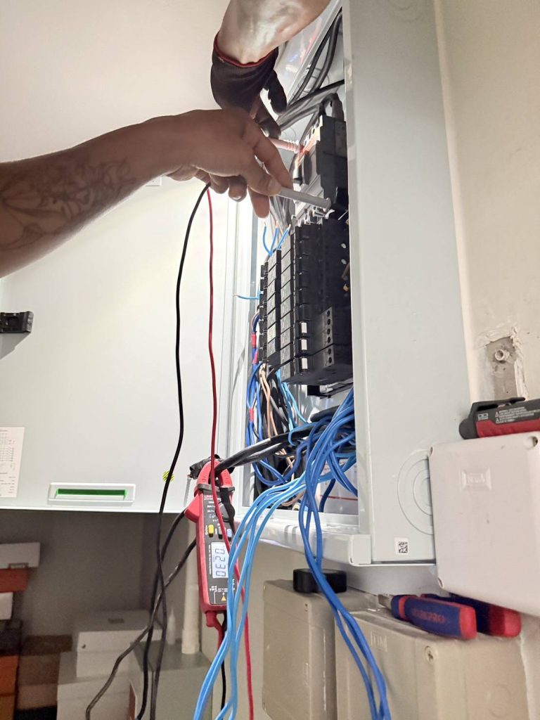 วัดไฟตู้โหลดเซ็นเตอร์