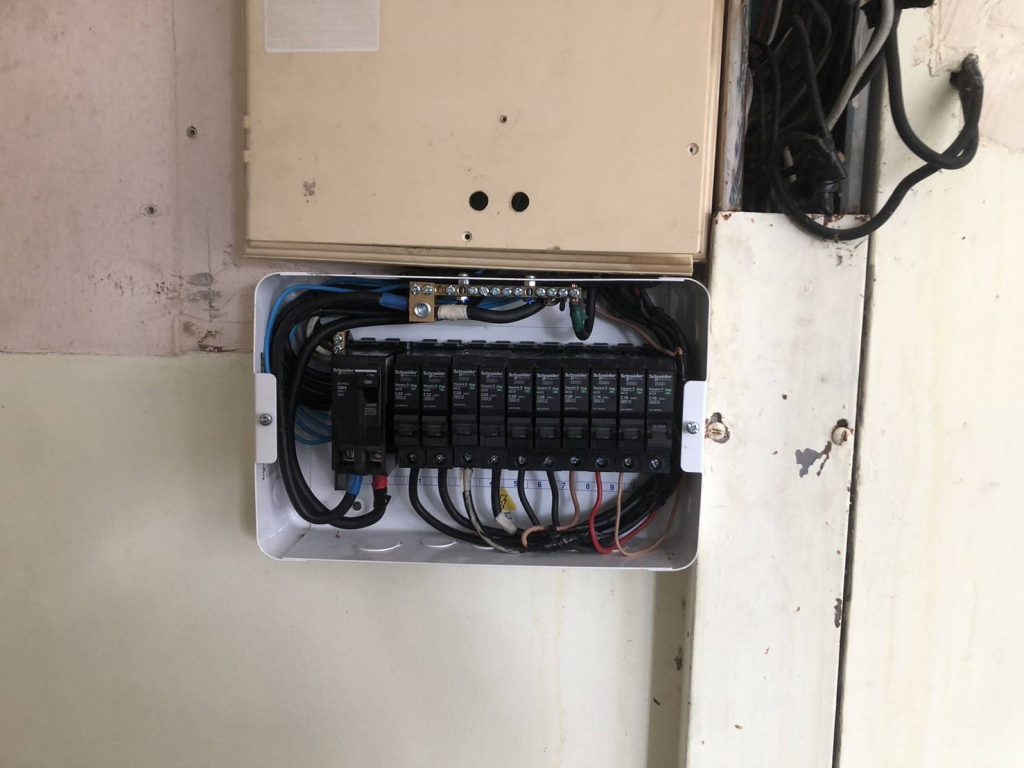 ตู้คอนซูมเมอร์