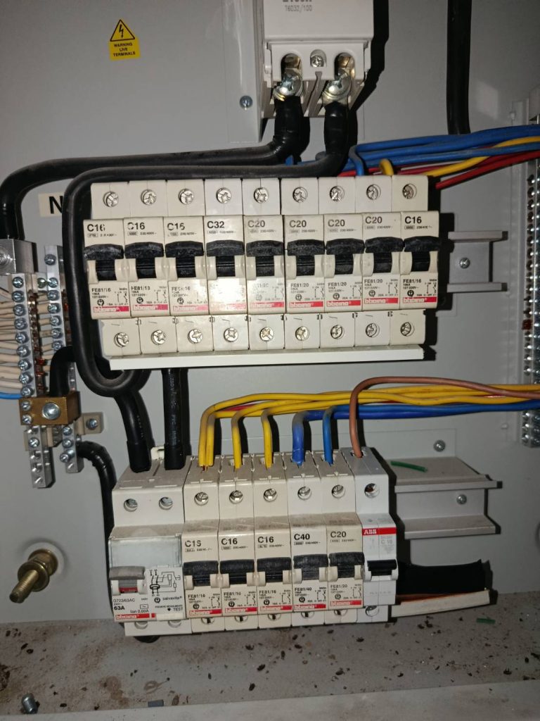 เซอร์กิตเบรกเกอร์ในตู้คอนซูมเมอร์